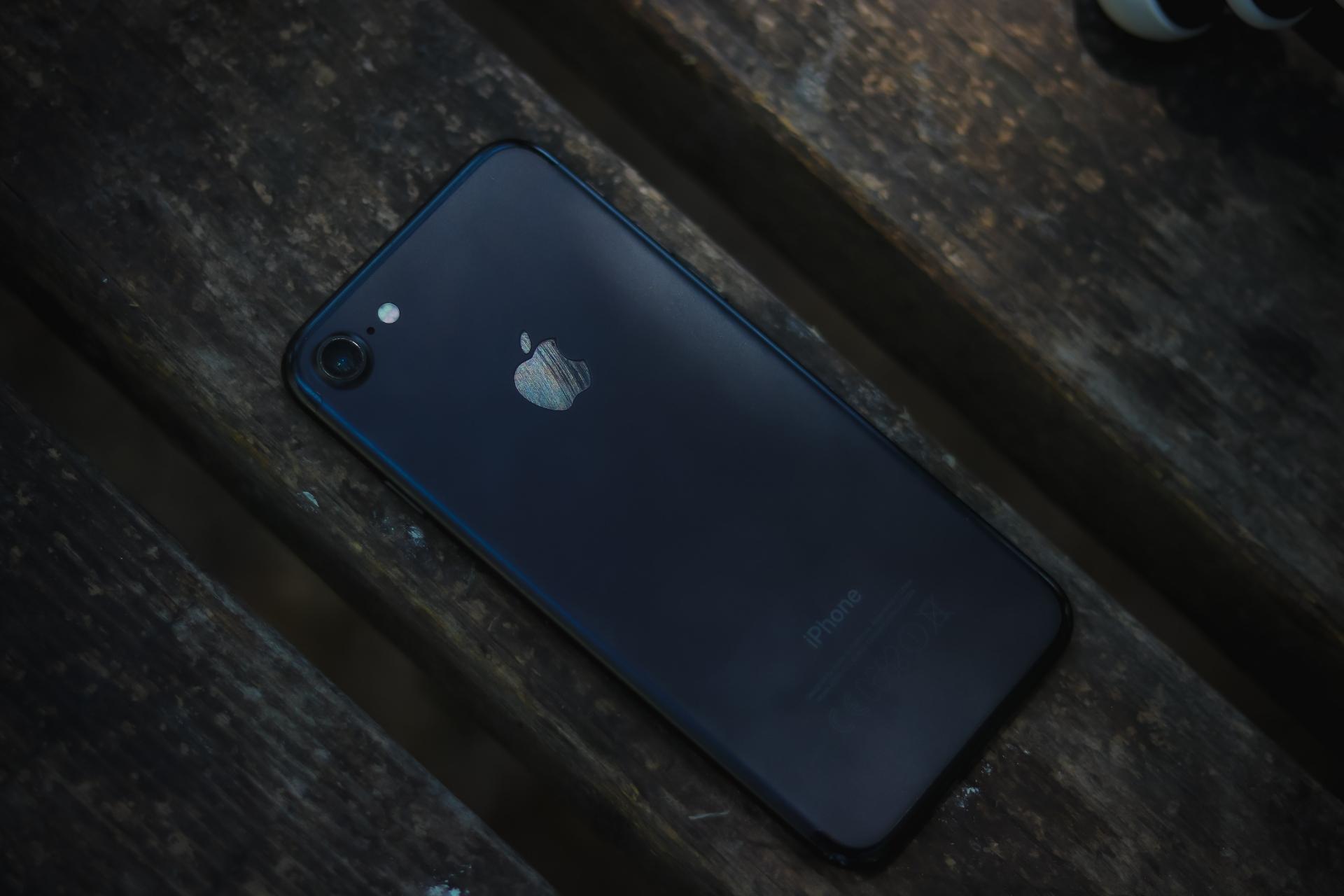 Is the iPhone 7 eSIM compatible? simsolo